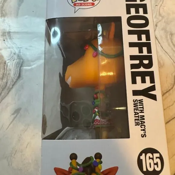 Geoffrey with Macys sweater Funko Pop 165 - Picture 4 of 8